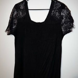 Super comfy Black Tee With Lace Sleeves Size Large